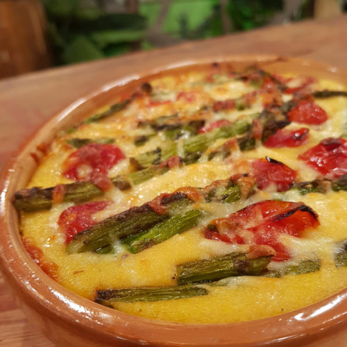 Cabrito arrollado con polenta