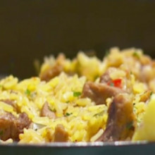 Paella de pollo y cerdo