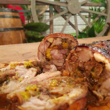 Cabrito arrollado con polenta